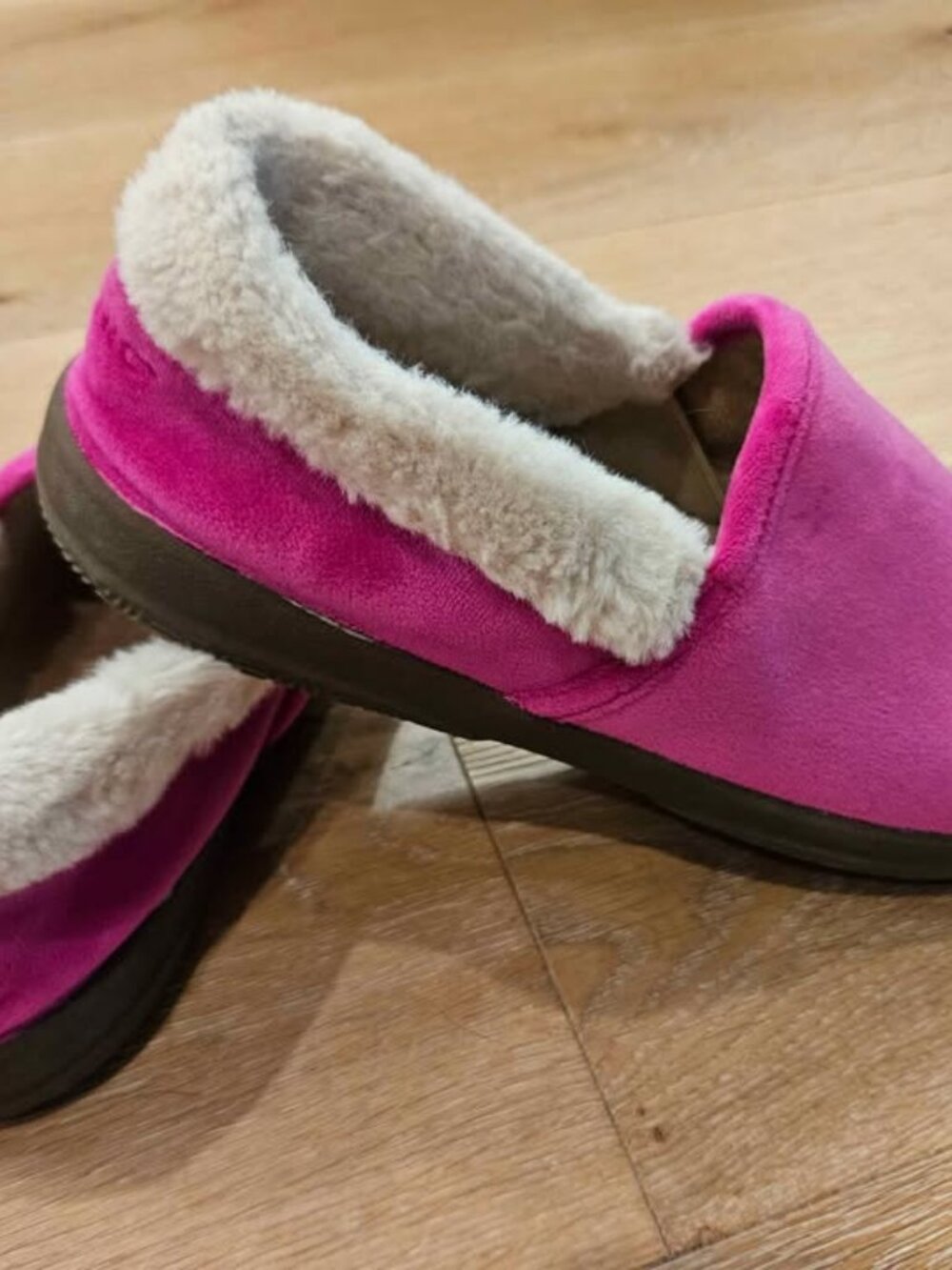Very Cute Womens Vionic Clare Faux Fur Slippers - Fuchsia Hot Pink - Picture 2 of 4